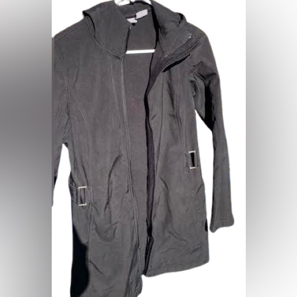 Wmn’s Black Coat Free Tech - Picture 4 of 10